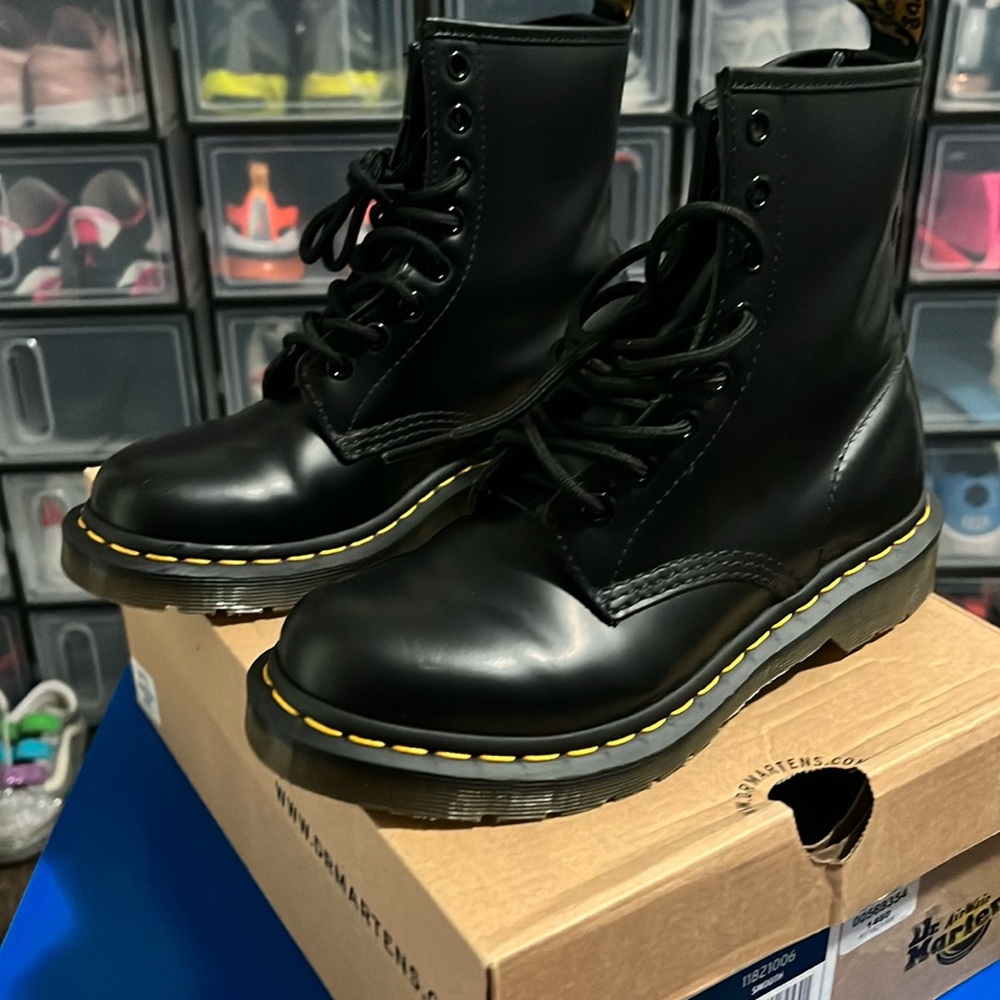 Size 6 black 1460 Dr. Martens